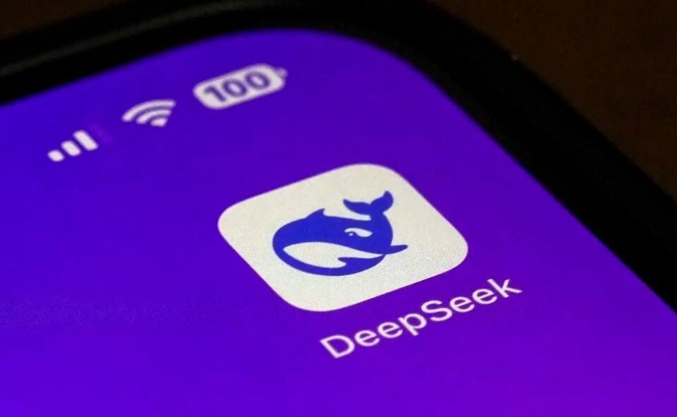 DeepSeek es una inteligencia artificial china que ha generado un gran impacto en la industria tecnológica global.